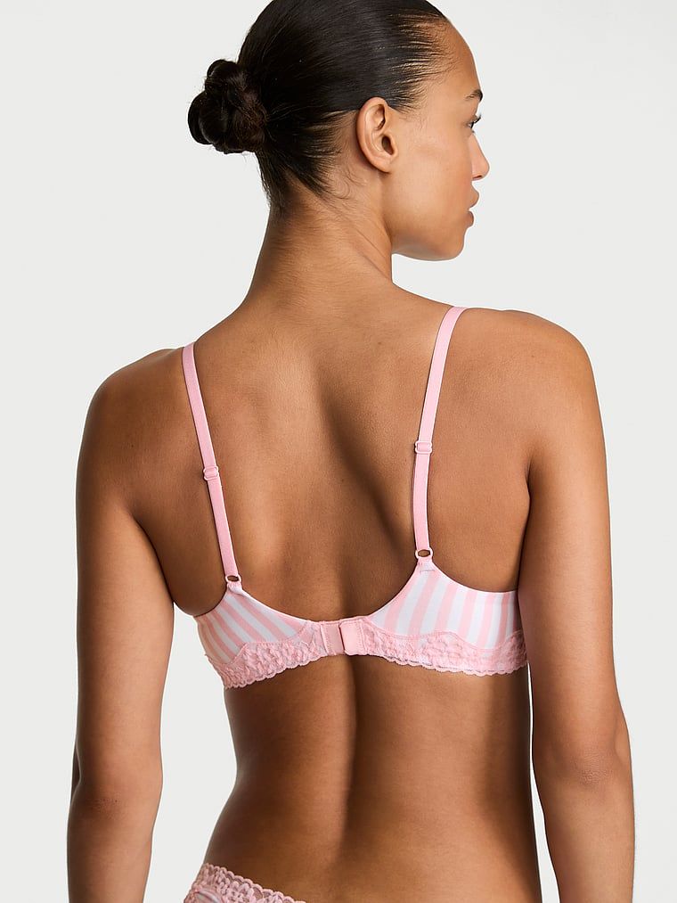 Biustonosz lekko usztywniany bawełniany Lace-Trim. Produkt jest wzorzysty i pochodzi z kolekcji T-shirt. 