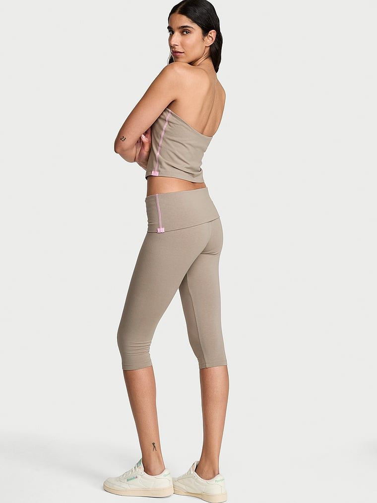 Legginsy bawełniane rybaczki Capri. Produkt ma kolor beżowy i pochodzi z kolekcji Angel Essentials. 