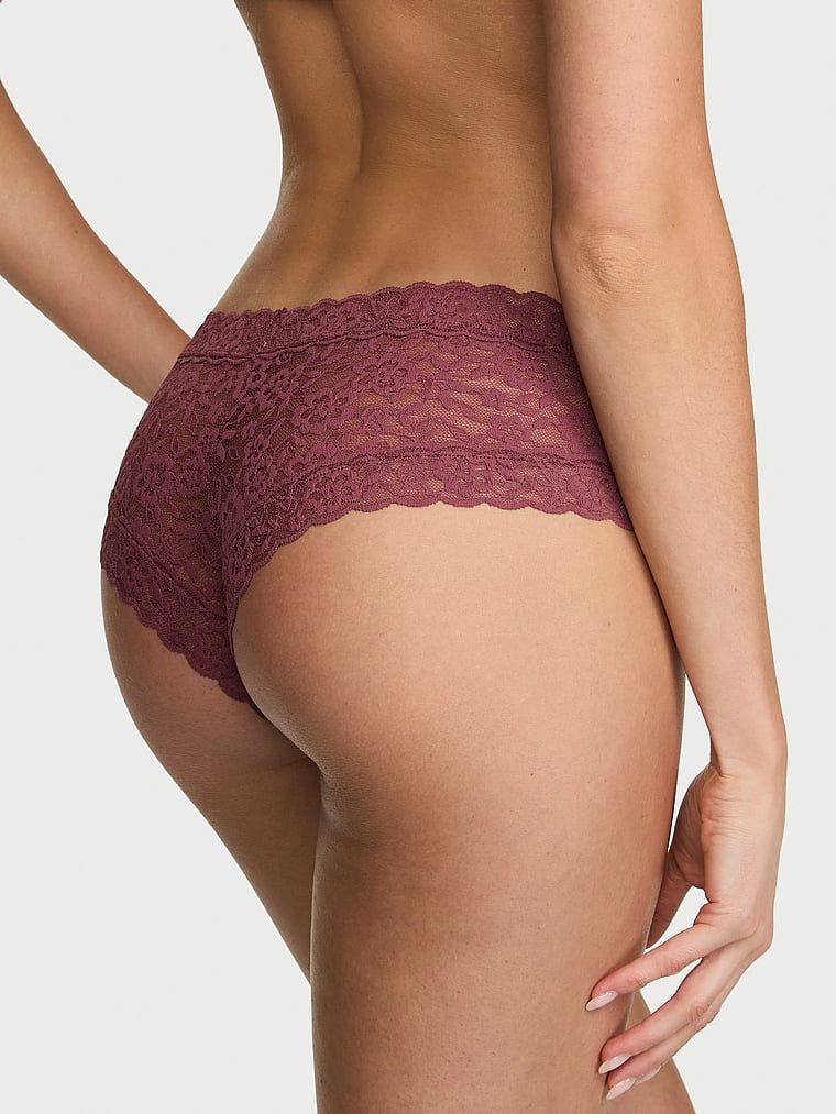 Majtki z koronką Lace Cheeky. Produkt ma kolor różowy i pochodzi z kolekcji Lacie. 