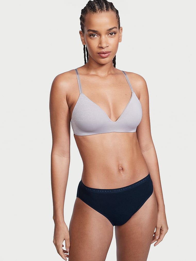 Majtki figi z wysoko wyciętymi nogawkami High-Leg Brief. Produkt ma kolor niebieski i pochodzi z kolekcji Victoria's Secret. 