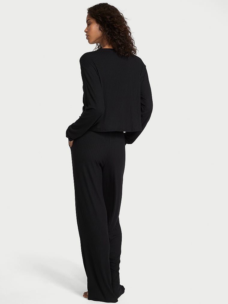 Zestaw z modalu - sweter i spodnie Lounge. Produkt ma kolor czarny i pochodzi z kolekcji Victoria's Secret. 