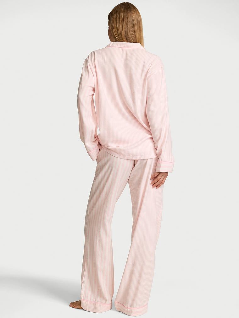 Flanelowa piżama z długimi spodniami. Produkt ma kolor wzorzysty i pochodzi z kolekcji Victoria's Secret. 