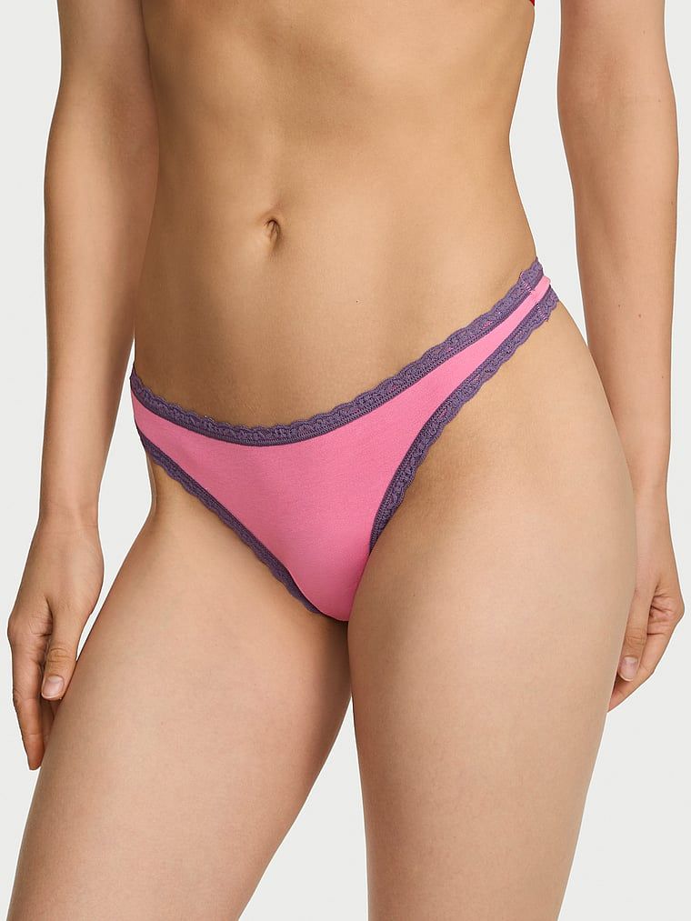 Stringi bawełniane z koronką na krawędziach Lace-Waist. Produkt ma kolor różowy i pochodzi z kolekcji Lace Trim. 
