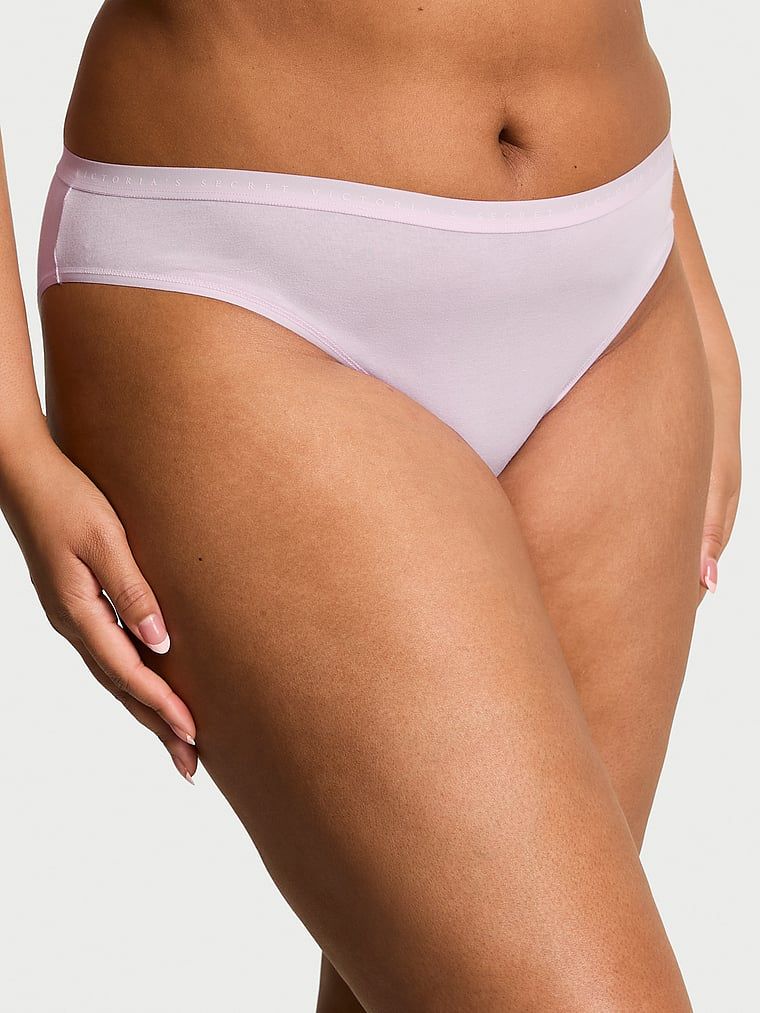 Majtki bawełniane Bikini. Produkt ma kolor purpurowy i pochodzi z kolekcji Victoria's Secret. 