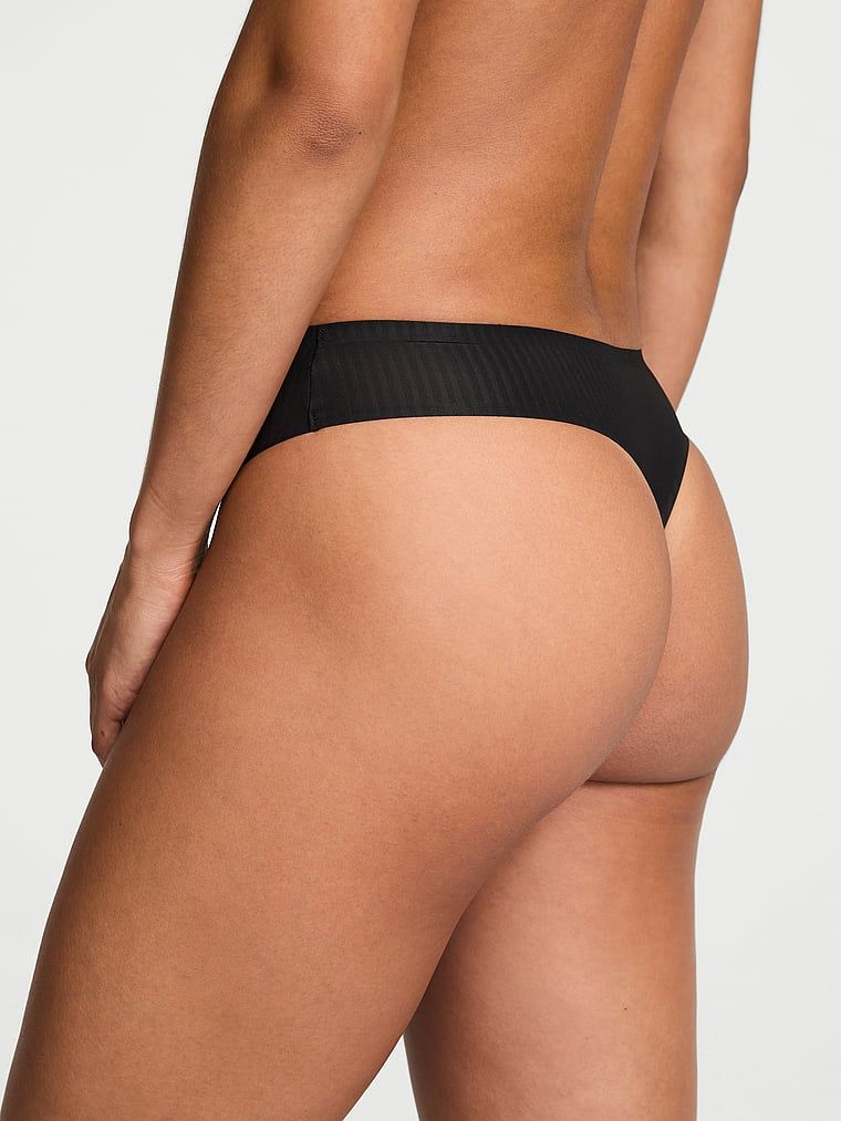Stringi Flex Shadow Stripe. Produkt ma kolor czarny i pochodzi z kolekcji Body by Victoria. 