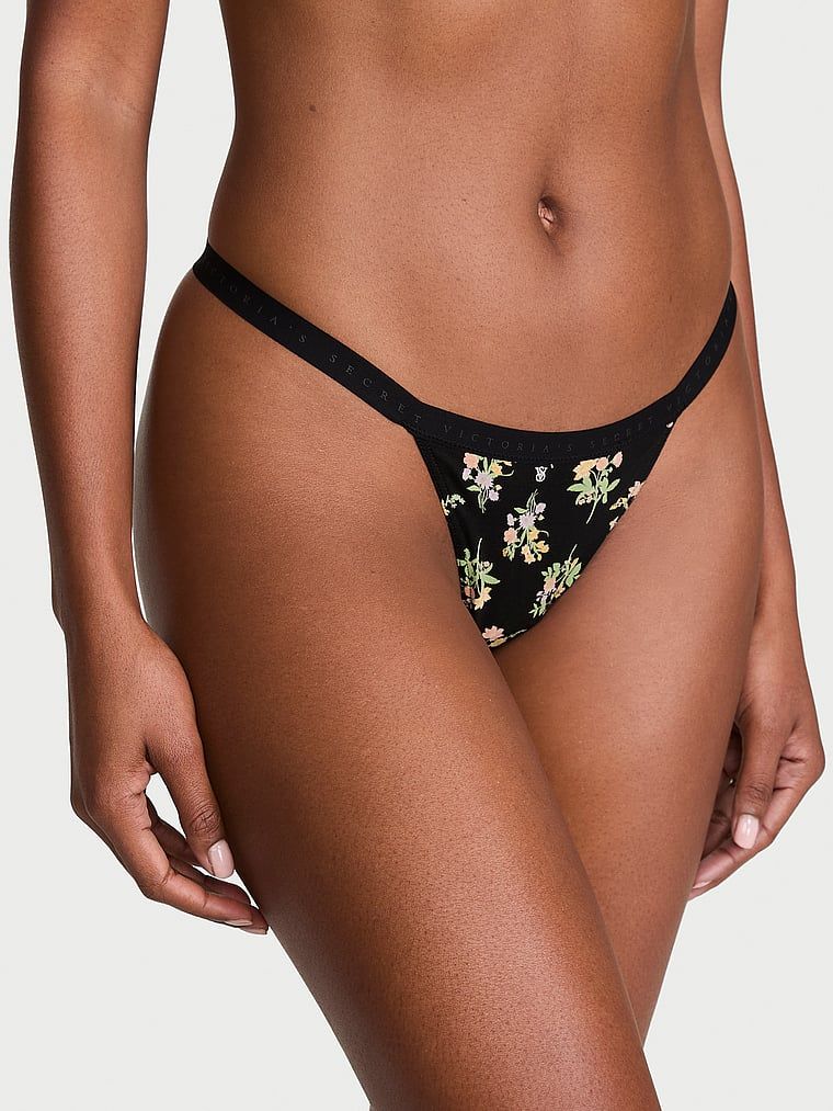 Stringi bawełniane Stretch Cotton. Produkt ma wzór kwiatowy i pochodzi z kolekcji Victoria's Secret. 