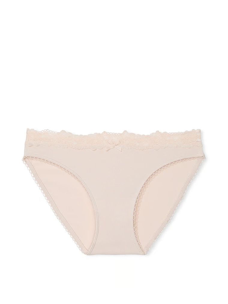 Majtki bawełniane z koronką w talii Lace-Waist Bikini. Produkt ma kolor beżowy i pochodzi z kolekcji Victoria's Secret. 