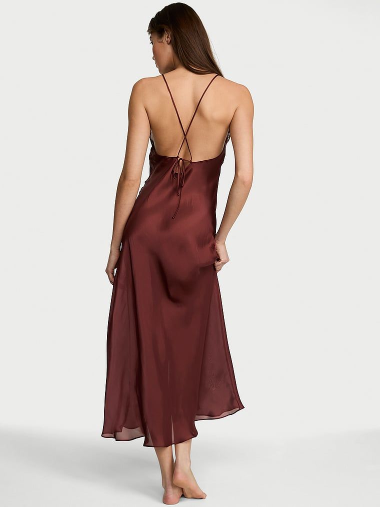 Sukienka satynowa długa prześwitująca Luxe Sheer Slip. Produkt ma kolor brązowy i pochodzi z kolekcji Victoria's Secret. 