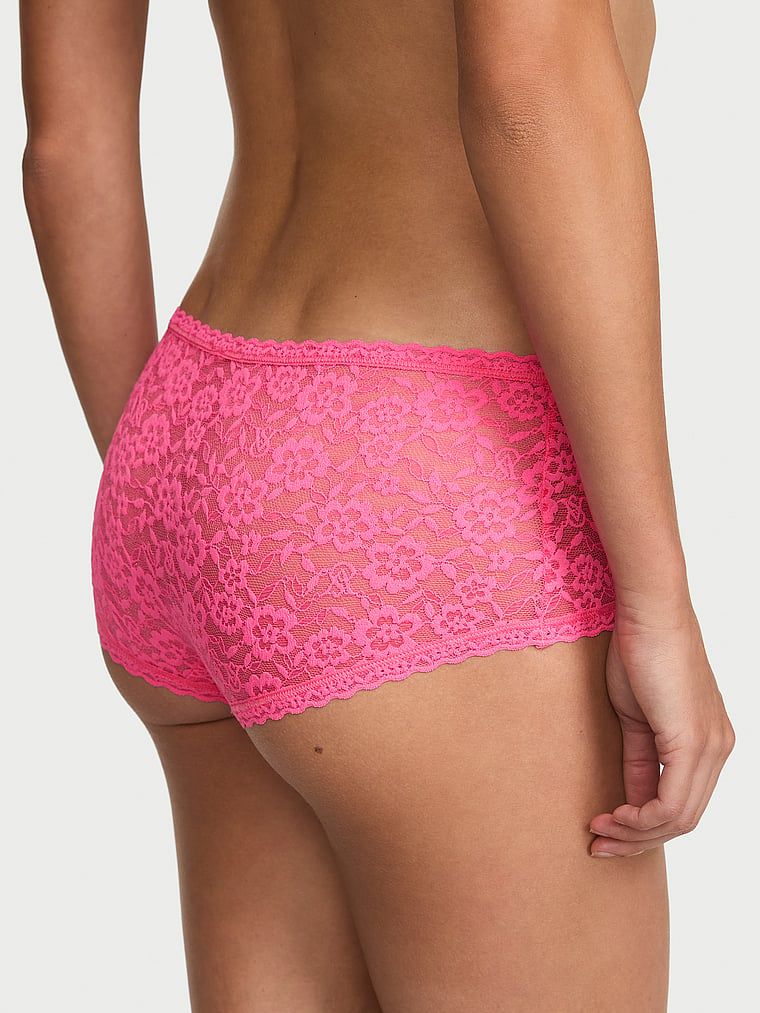 Majtki koronkowe szorty z niskim stanem Boyshort. Produkt ma kolor różowy i pochodzi z kolekcji Lacie. 