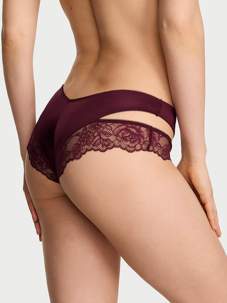 Majtki z koronką i wycięciami po bokach Cut-Out Cheeky. Produkt ma kolor różowy i pochodzi z kolekcji Very Sexy. 