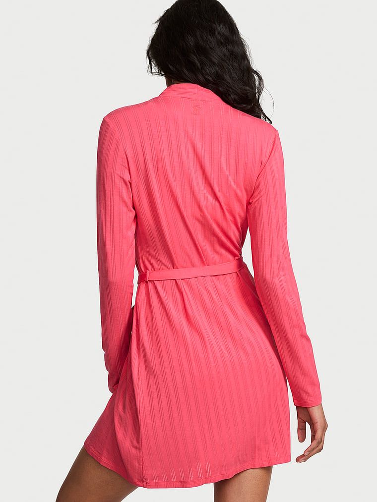Szlafrok z modalu SoSoft Ultra-Fine. Produkt ma kolor czerwony i pochodzi z kolekcji Victoria's Secret. 