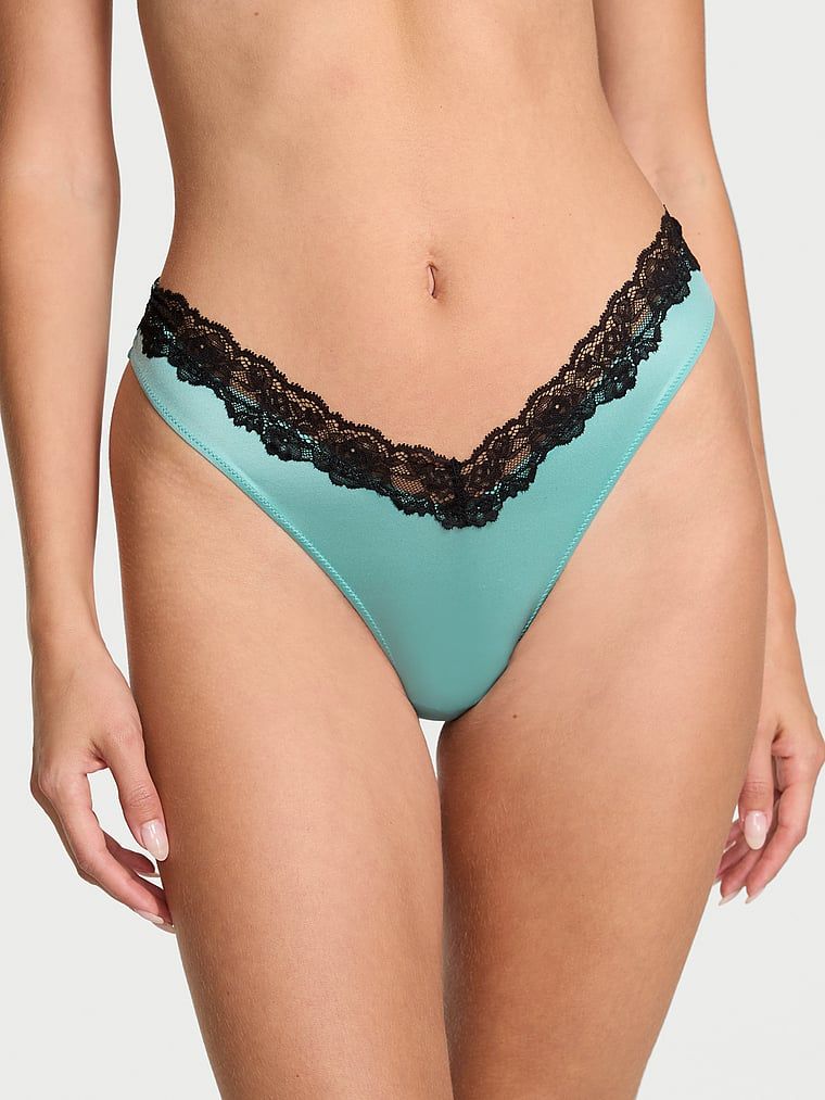 Stringi z koronką i wysoko wyciętymi nogawkami Lace-Trim High-Leg. Produkt ma kolor niebieski i pochodzi z kolekcji Very Sexy. 