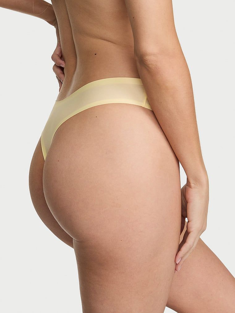 Stringi z mikrofibry Flex. Produkt ma kolor żółty i pochodzi z kolekcji Body by Victoria. 