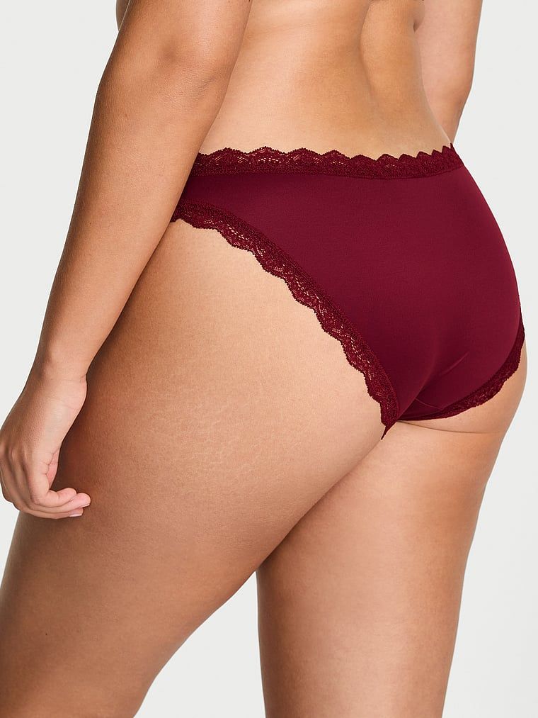 Majtki z koronką na krawędziach Lace-Trim Bikini. Produkt ma kolor czerwony i pochodzi z kolekcji Dream Angels. 