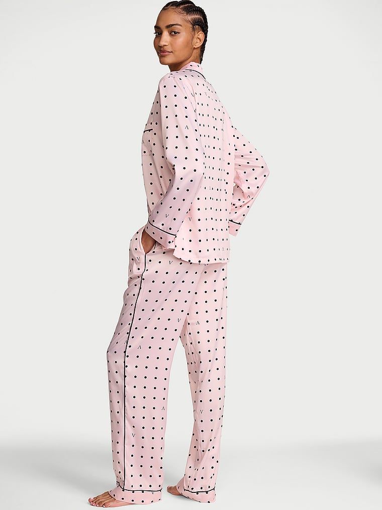 Piżama satynowa z długimi rękawami Signature. Produkt ma kolor wzorzysty i pochodzi z kolekcji Victoria's Secret. 