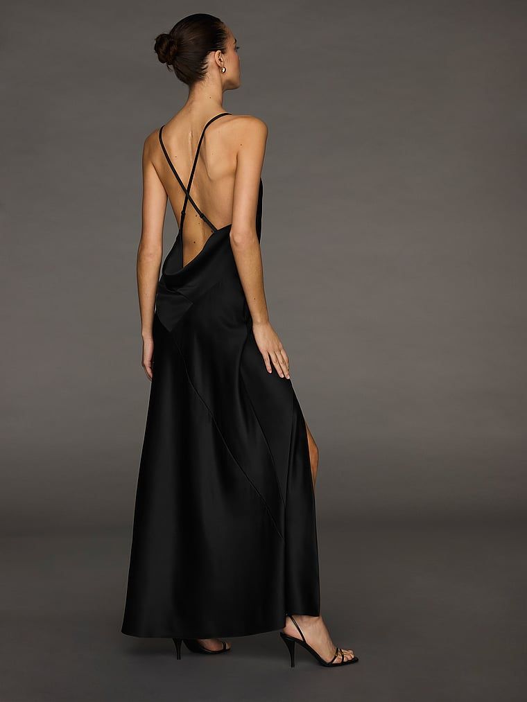 Długa suknia wieczorowa jedwabna Atelier X Altuzarra. Produkt ma kolor czarny i pochodzi z kolekcji Atelier Victoria's Secret x Altuzarra. 