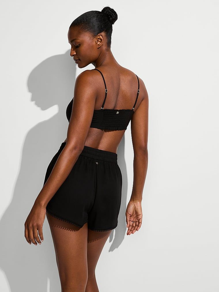 Góra od bikini z odpinanymi ramiączkami Beachwear Easy Tie-Front Bandeau. Produkt ma kolor czarny i pochodzi z kolekcji Victoria's Secret Swim. 