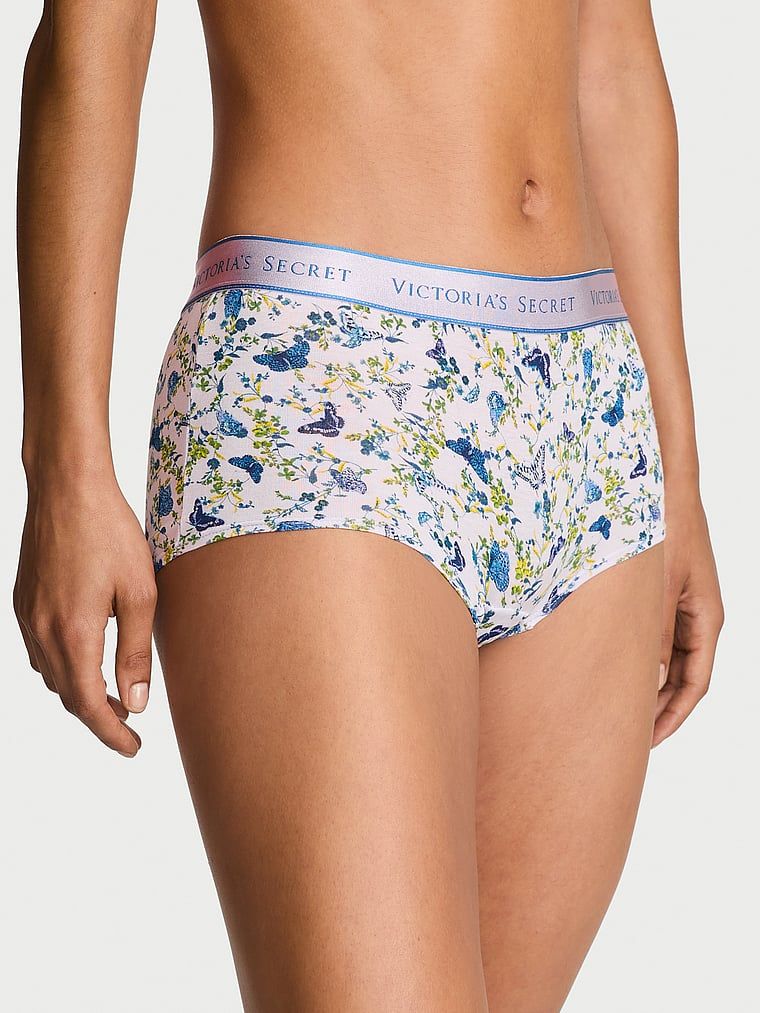 Majtki szorty bawełniane z logo w talii Boyshort. Produkt jest wzorzysty i pochodzi z kolekcji Body by Victoria. 