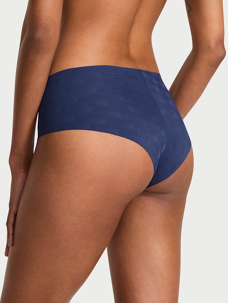 Majtki bezszwowe No-Show Cheeky. Produkt ma kolor niebieski i pochodzi z kolekcji Body by Victoria. 