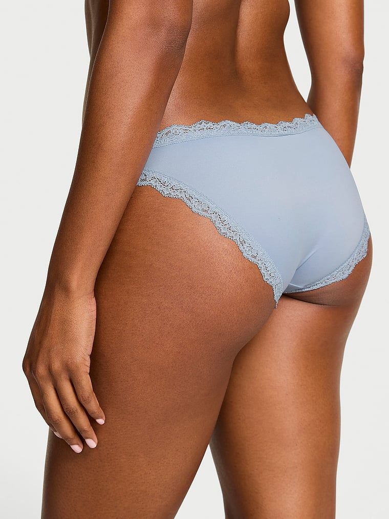 Majtki z koronką na krawędziach Lace-Trim Bikini. Produkt ma kolor niebieski i pochodzi z kolekcji Dream Angels. 