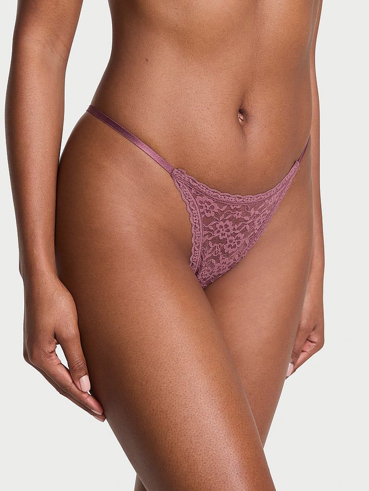 Stringi koronkowe Lace. Produkt ma kolor purpurowy i pochodzi z kolekcji Lacie. 