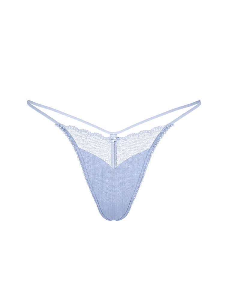 Stringi Lace Pointelle. Produkt ma kolor purpurowy i pochodzi z kolekcji Body by Victoria. 