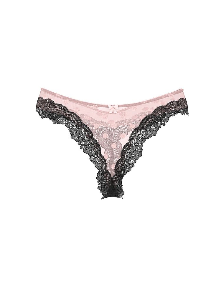 Stringi z siateczki w kropki z wysoko wyciętymi nogawkami Tease Sheer Dot. Produkt jest wzorzysty i pochodzi z kolekcji Victoria's Secret. 