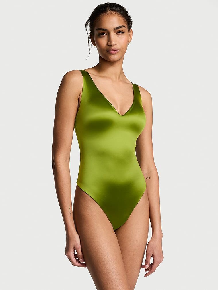 Body z głębokim dekoltem SoSleek. Produkt ma kolor zielony i pochodzi z kolekcji Victoria's Secret. 