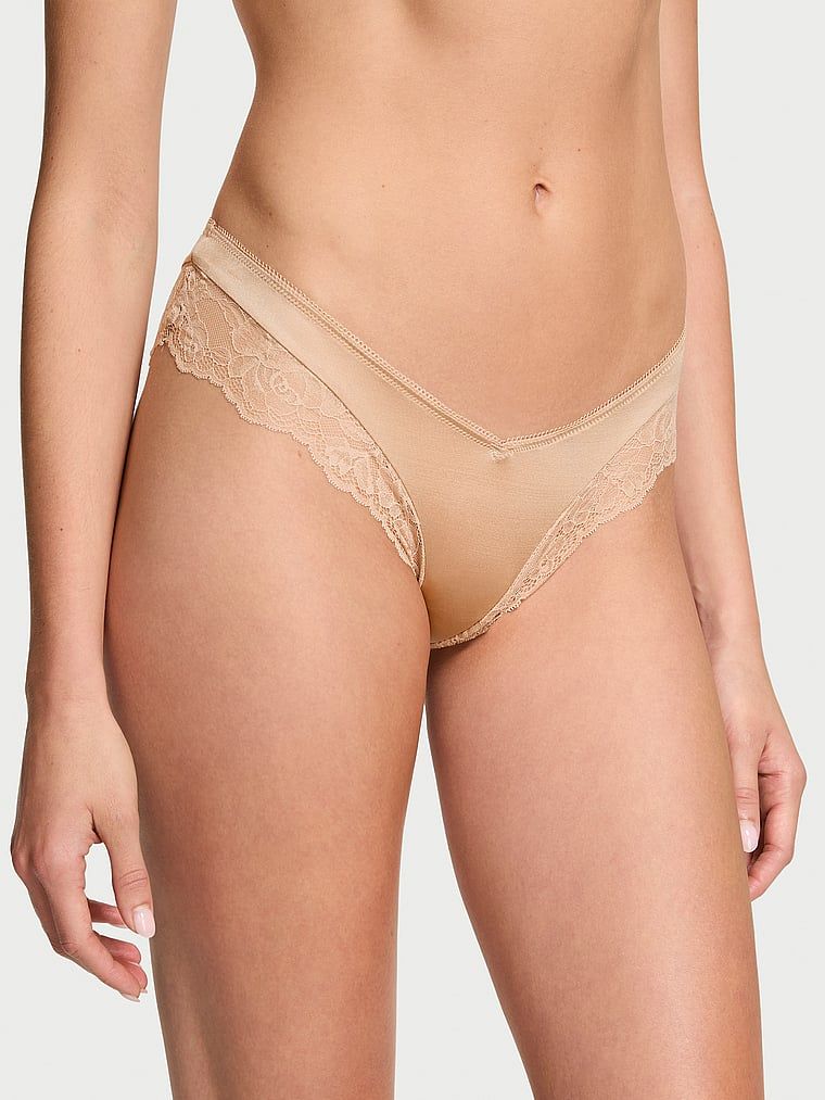 Majtki z koronką na krawędziach i wysoko wyciętymi nogawkami Lace-Trim Cheeky. Produkt ma kolor beżowy i pochodzi z kolekcji Very Sexy. 