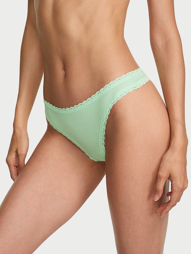 Stringi bawełniane z koronką na krawędziach Lace-Waist. Produkt ma kolor zielony i pochodzi z kolekcji Lace Trim. 