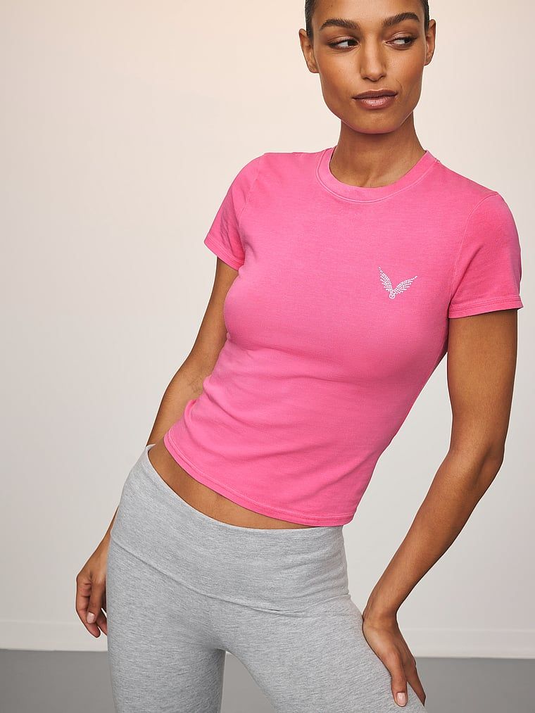 T-shirt bawełniany VSFS 2025. Produkt ma kolor różowy i pochodzi z kolekcji Angel Essentials. 