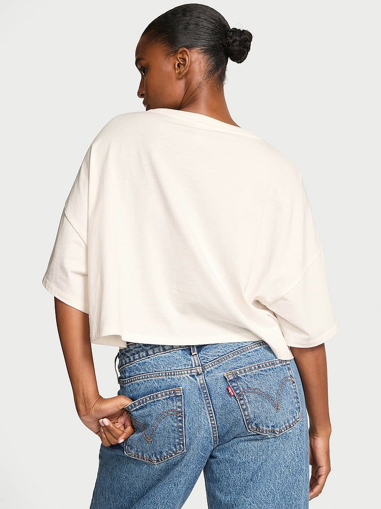 T-shirt bawełniany krótki oversize z logo marki. Produkt ma kolor biały i pochodzi z kolekcji Angel Essentials. 