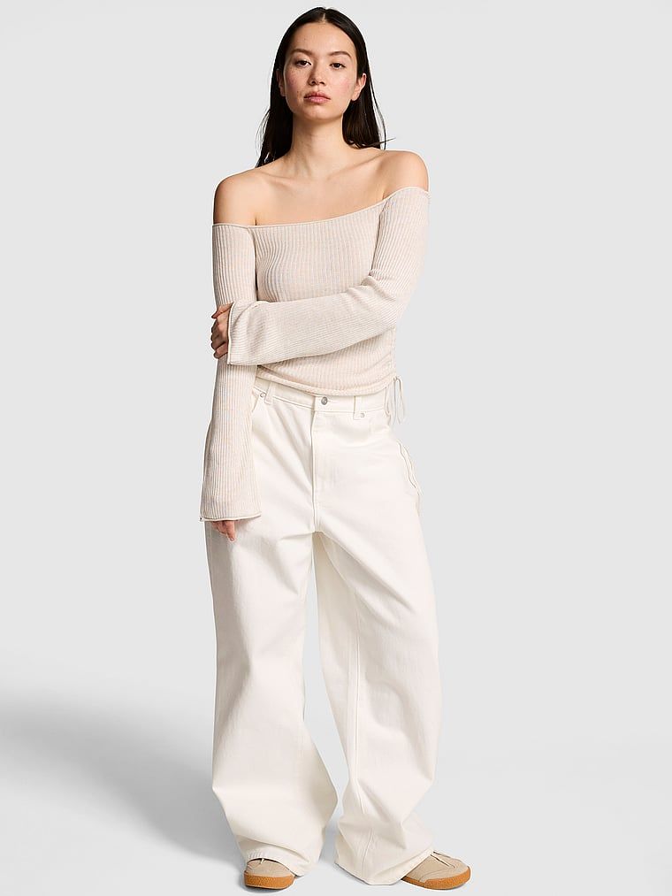 Sweter off-shoulder z marszczeniem po bokach