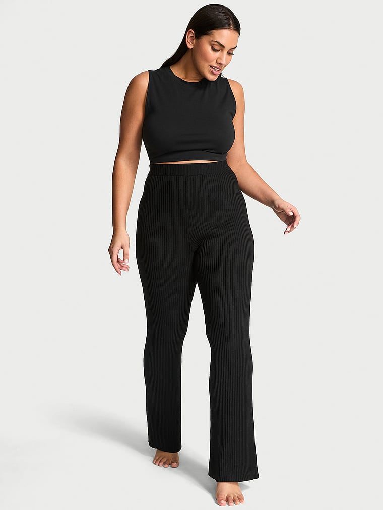 Spodnie dzianinowe Luxe Flare. Produkt ma kolor czarny i pochodzi z kolekcji Victoria's Secret. 