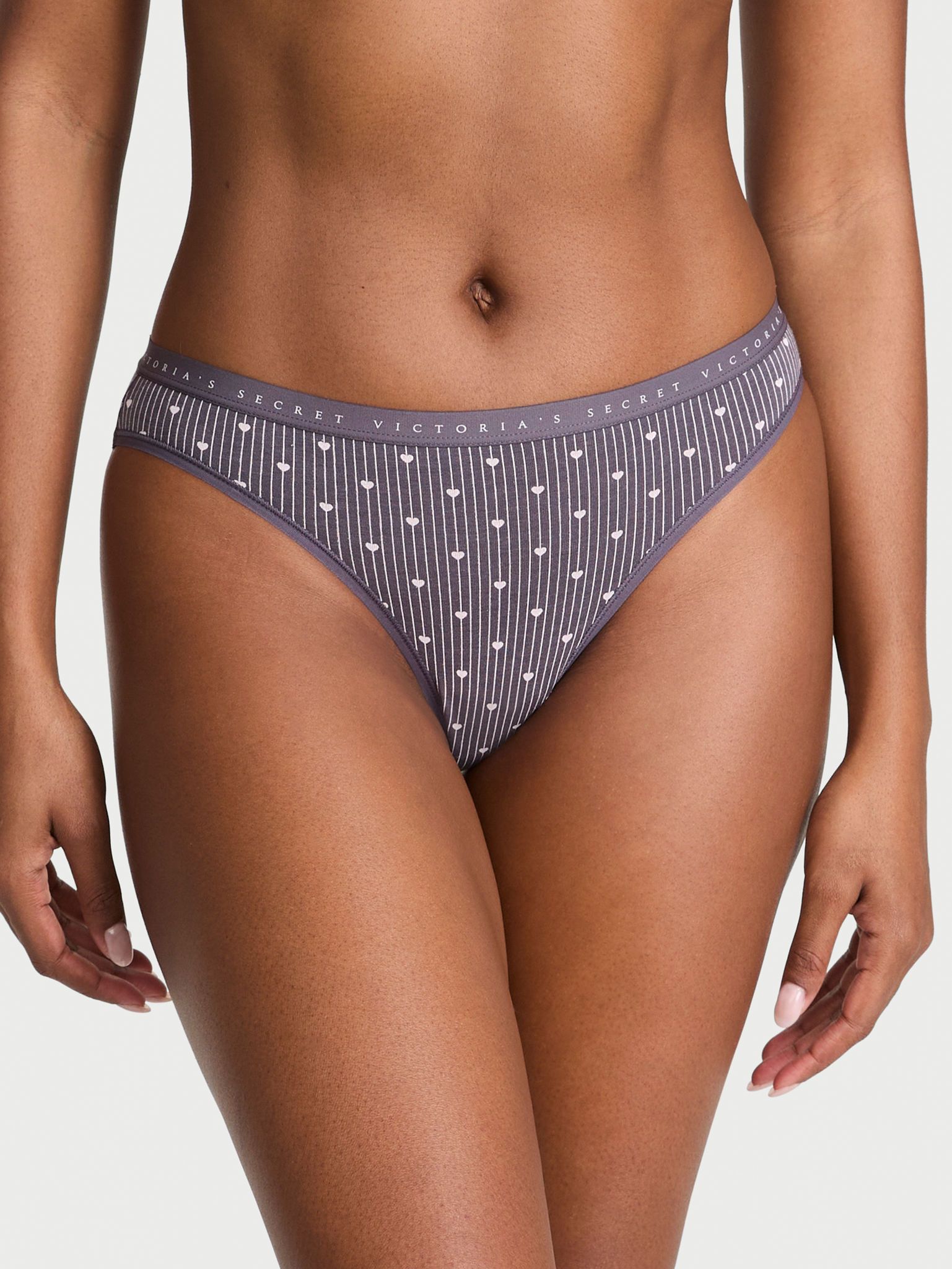 Majtki bawełniane Bikini. Produkt jest wzorzysty i pochodzi z kolekcji Victoria's Secret. 