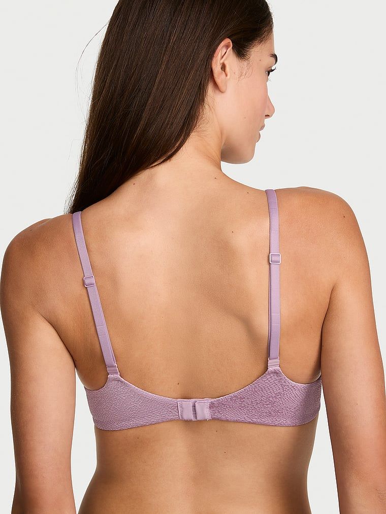 Biustonosz lekko usztywniany z mocno zabudowanymi miseczkami. Produkt ma kolor różowy i pochodzi z kolekcji Body by Victoria. 