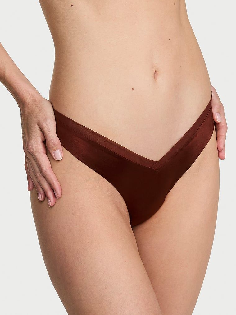 Stringi z paseczkami z tyłu Sheer Reveal. Produkt jest wzorzysty i pochodzi z kolekcji Very Sexy. 