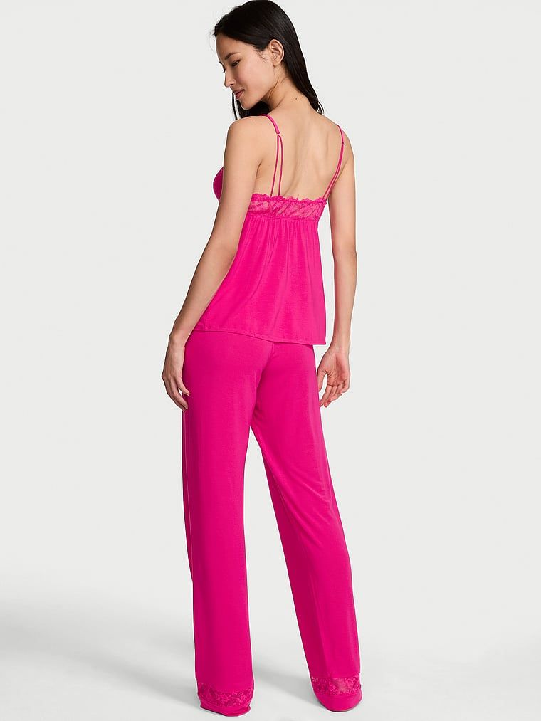 Piżama z modalu - bluzka na ramiączkach i długie spodnie SoSoft. Produkt ma kolor różowy i pochodzi z kolekcji Victoria's Secret. 