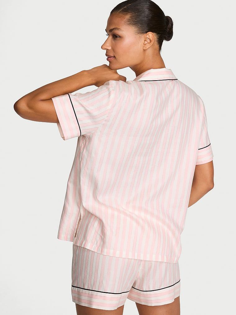 Flanelowa piżama z szortami. Produkt ma kolor wzorzysty i pochodzi z kolekcji Victoria's Secret. 