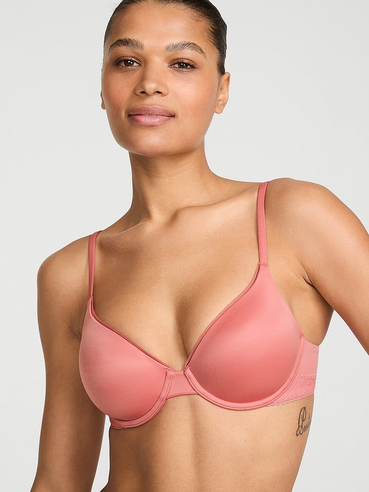 Biustonosz lekko usztywniany z mocno zabudowanymi miseczkami ze wstawkami z koronki. Produkt ma kolor różowy i pochodzi z kolekcji Body by Victoria. 