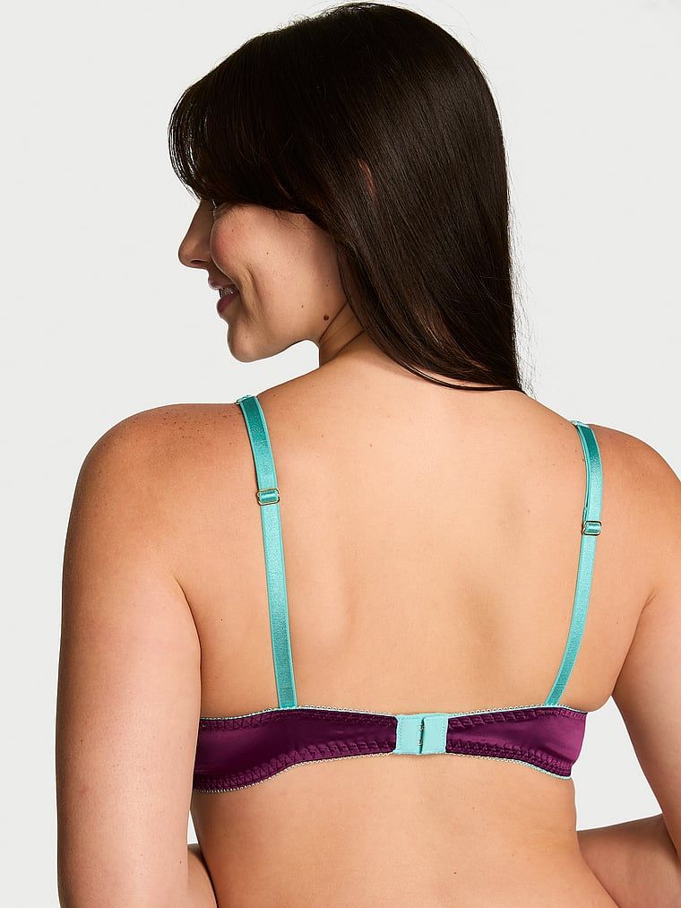 Biustonosz nieusztywniany bez fiszbin satynowy Tease. Produkt ma kolor fioletowy i pochodzi z kolekcji Victoria's Secret. 