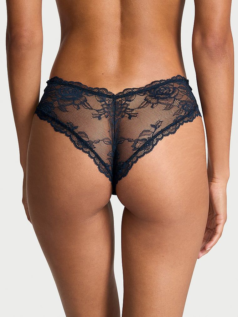Majtki koronkowe z wysoko wyciętymi nogawkami Rose Lace Cheeky. Produkt ma kolor niebieski i pochodzi z kolekcji Very Sexy. 