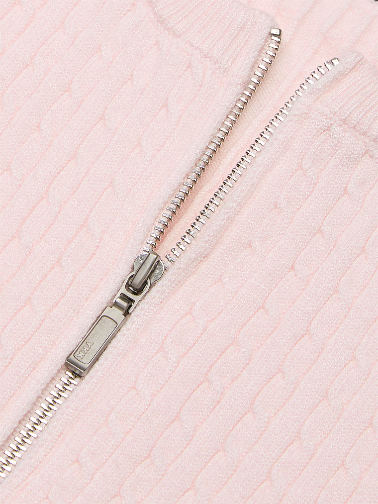 Kardigan z dzianiny zapinany na suwak Luxe Cable-Knit. Produkt ma kolor różowy i pochodzi z kolekcji Victoria's Secret. 