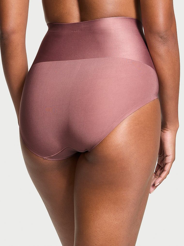 Majtki modelujące z wysokim stanem Smoothing Shimmer Brief. Produkt ma kolor różowy i pochodzi z kolekcji Body by Victoria. 