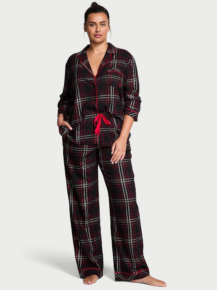 Flanelowa piżama z długimi spodniami. Produkt jest wzorzysty i pochodzi z kolekcji Victoria's Secret. 