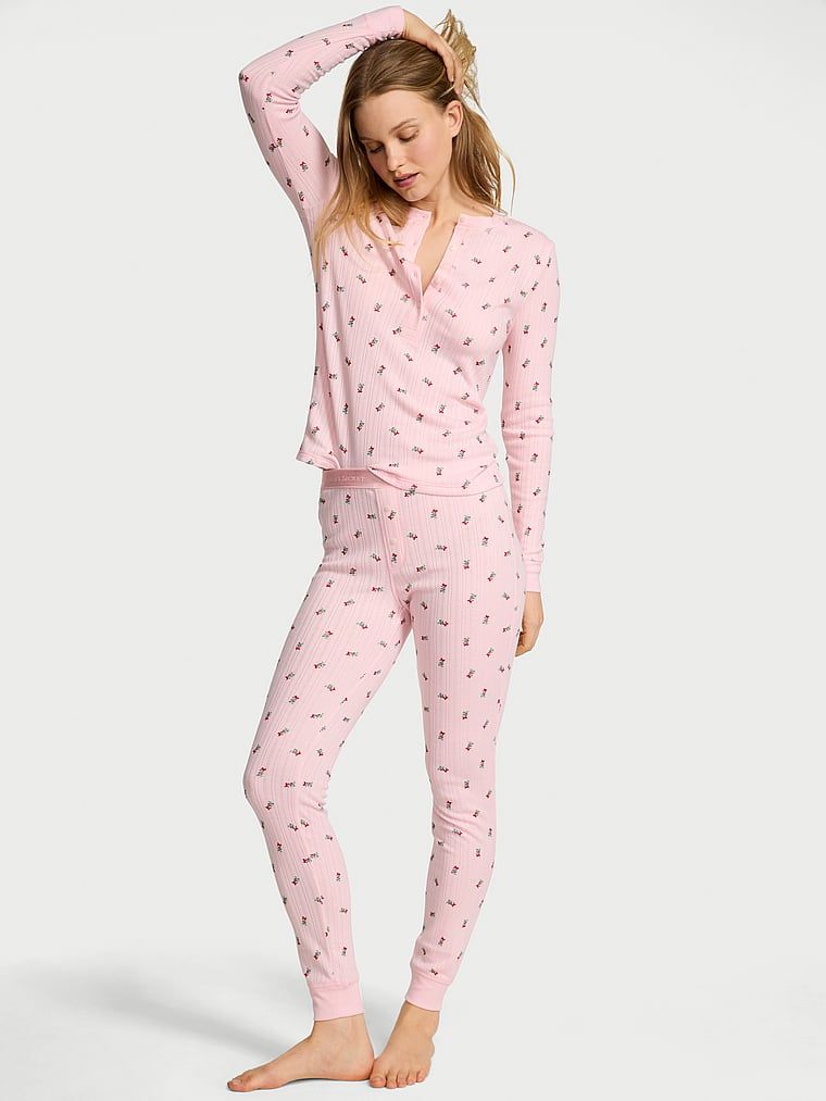 Piżama z długim rękawem i spodniami Cozy Pointelle. Produkt jest wzorzysty i pochodzi z kolekcji Victoria's Secret. 