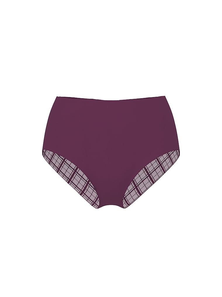Majtki z siateczką w kratkę z tyłu No-Show Plaid Mesh Brief. Produkt ma kolor purpurowy i pochodzi z kolekcji No-Show. 