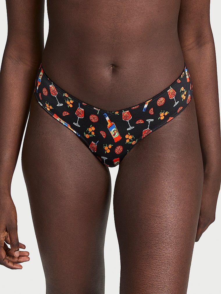 Majtki z paseczkami z tyłu i wysoko wyciętymi nogawkami Strappy-Back Cheeky. Produkt jest wzorzysty i pochodzi z kolekcji Very Sexy. 