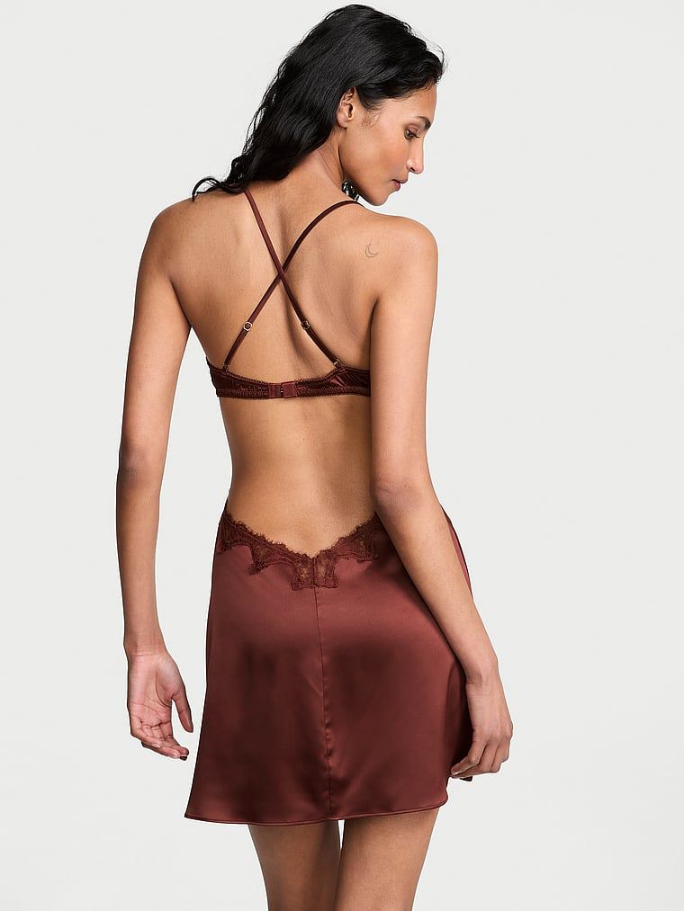 Koszulka nocna satynowa Cut-Out Slip. Produkt ma kolor czerwony i pochodzi z kolekcji Very Sexy. 