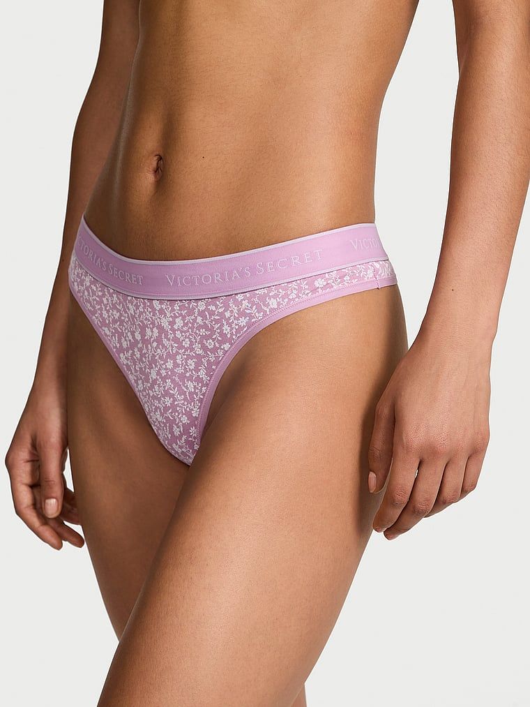 Stringi bawełniane z logo w talii. Produkt ma wzór kwiatowy i pochodzi z kolekcji Cotton. 